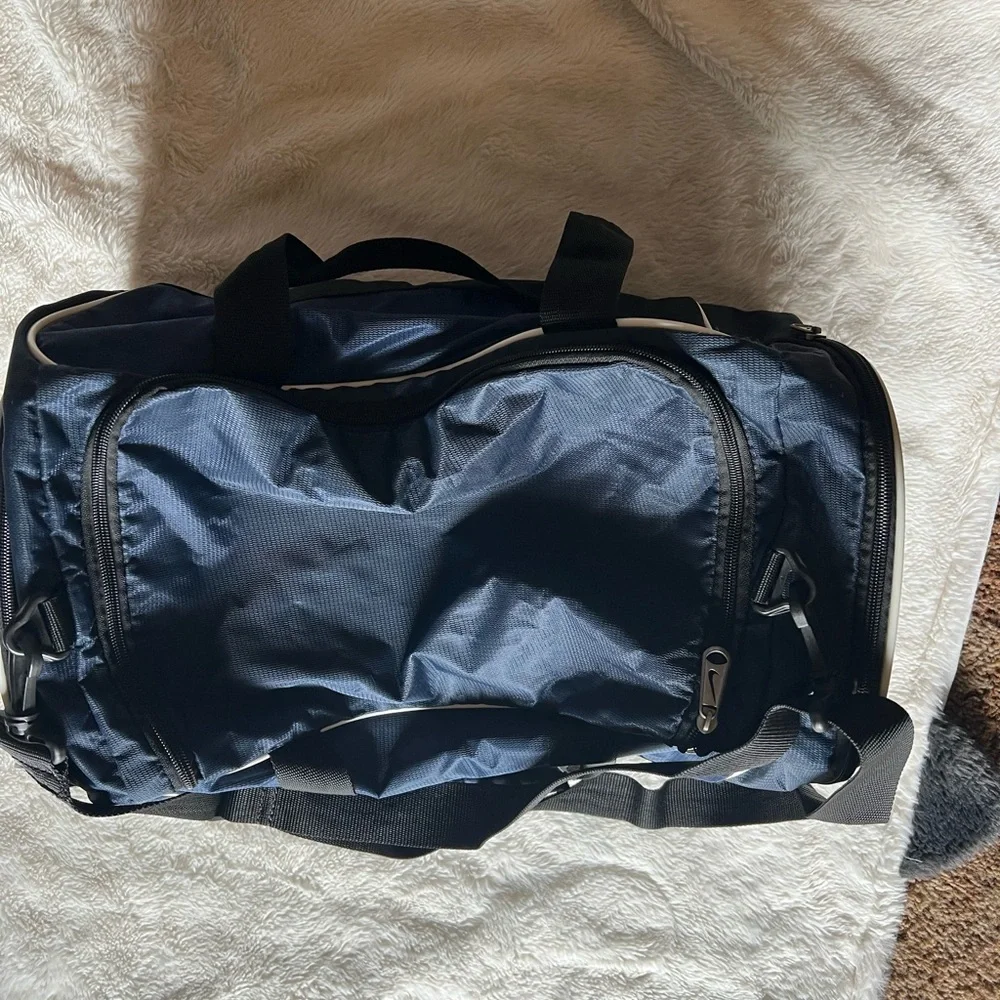 Nike Men's Navy and Black Duffel Bag
